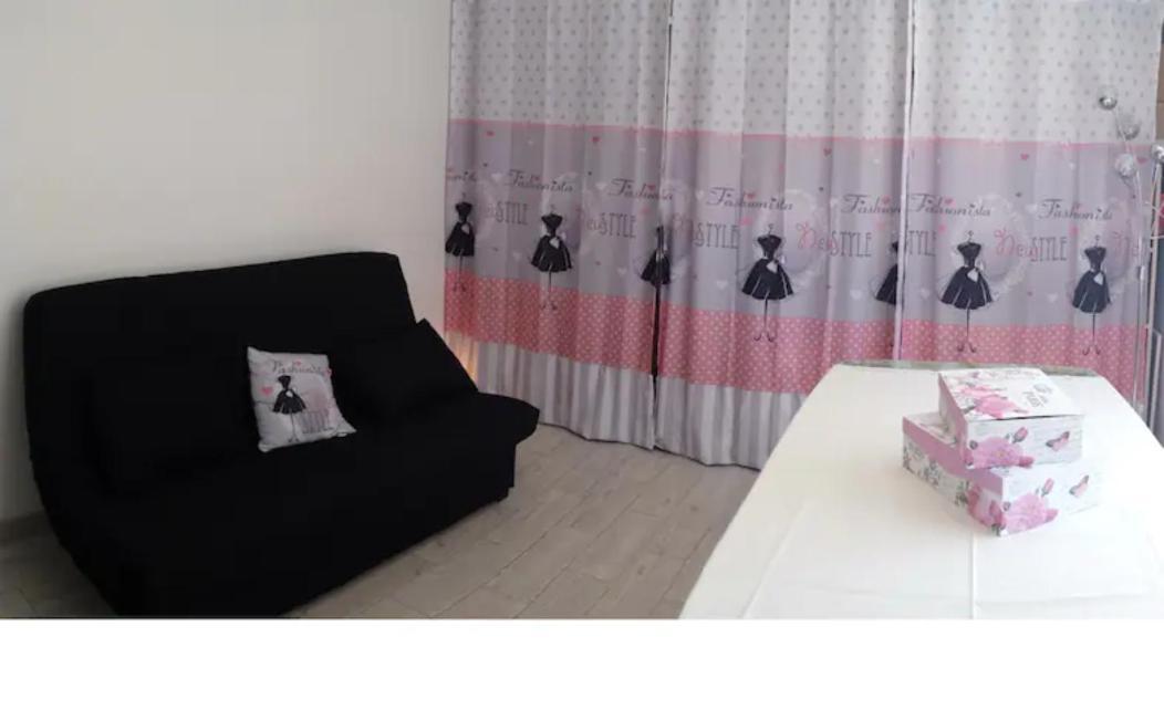 Chambre Ol Stadium 데시네샤르피우 외부 사진